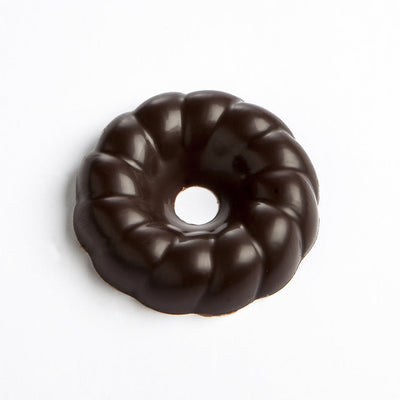 Chocolate World Wreath Polycarbonate Chocolate Mold – ~1.38 x 1.38 x 0.47 in, 18 Cavities